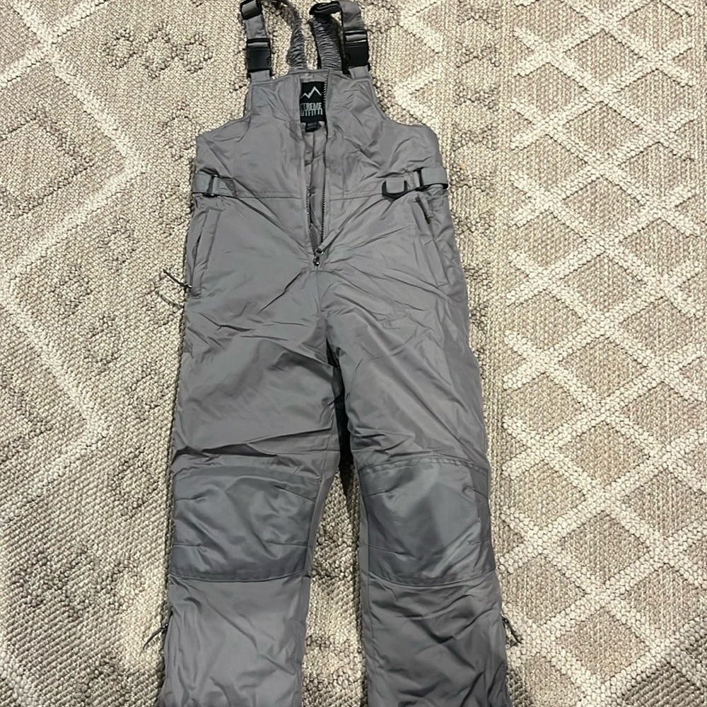 Snow pants with suspenders.